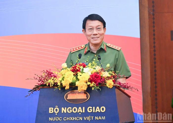 Đại tướng Lương Tam Quang phát biểu tại phiên họp. Ảnh: Nhandan.vn