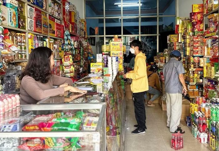 Việt Nam có hệ thống bán lẻ rất đa dạng, từ các chuỗi cửa hàng hiện đại đến hàng triệu hộ kinh doanh nhỏ lẻ.