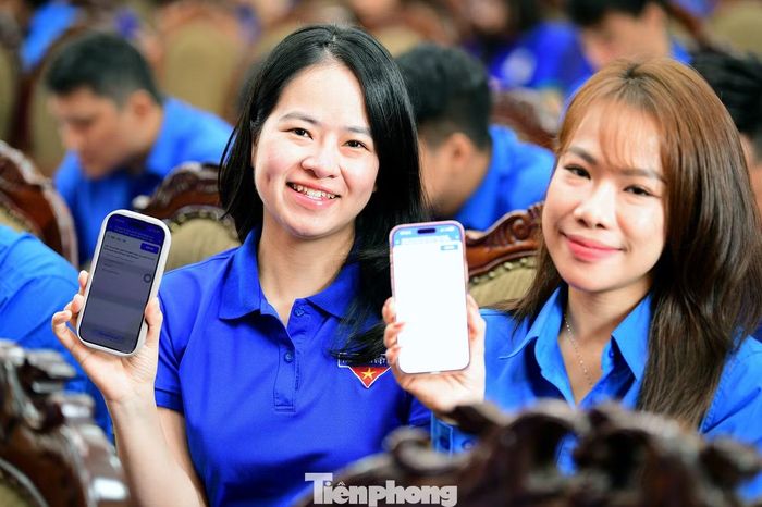 Bí thư Đoàn cơ sở tham gia thi hưởng ứng. Ảnh: Dương Triều