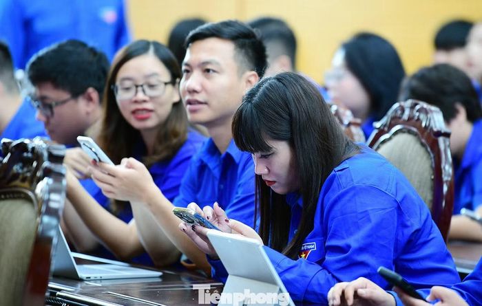 Bí thư Đoàn cơ sở tham gia thi hưởng ứng. Ảnh: Xuân Tùng