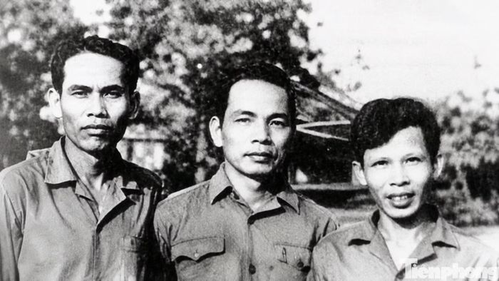 Ban Chỉ huy Quân sự Tiền phương Sài Gòn - Gia Định (1961 - 1972) (người đứng giữa là Tư lệnh Trần Hải Phụng). (Ảnh: Gia đình cung cấp)