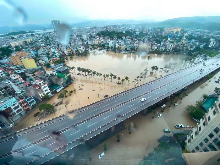 Khu vực hồ điều hòa Yết Kiêu, phường Hồng Gai cứ mưa là ngập lụt.