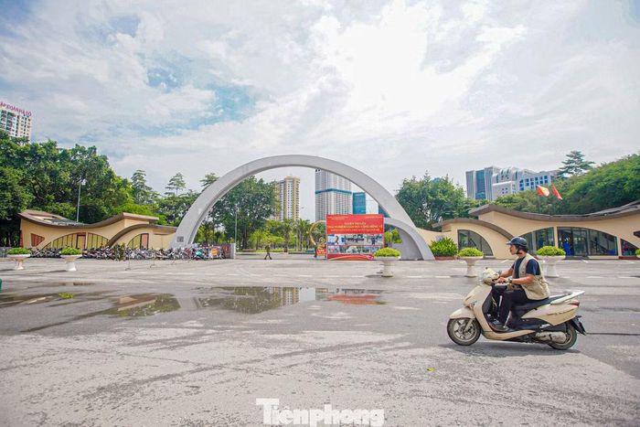 Không gian trước cổng công viên Cầu Giấy trên phố Thành Thái sẽ thành nơi giao lưu văn hóa, tổ chức các lễ hội âm nhạc, triển lãm nghệ thuật đương đại, trình diễn sắp đặt; Hội chợ việc làm, ngày hội gia đình do doanh nghiệp tài trợ, chiến dịch cộng đồng...