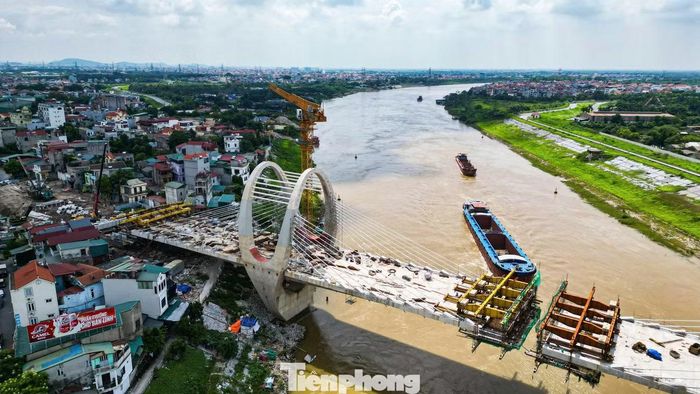 Cầu Đuống mới được thiết kế theo phương án kiến trúc “Giao duyên”, với kết cấu cầu vòm thép dây văng. Công trình được kỳ vọng tách biệt giao thông đường bộ và đường sắt, nâng cao năng lực kết nối tại cửa ngõ phía Bắc Hà Nội.