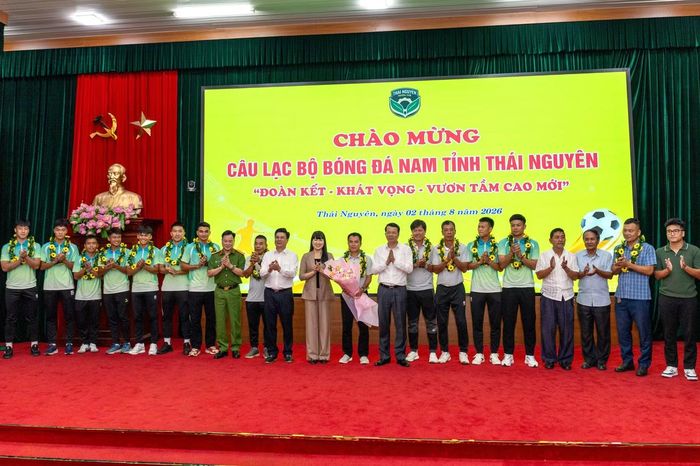 Thái Nguyên FC chính thức ra mắt, bóng đá xứ chè có cả đội nam và nữ thi đấu chuyên nghiệp.