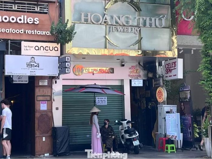 Tiệm Hoàng Thứ hẹn nghỉ 1 ngày, nhưng nhiều ngày qua vẫn đóng cửa.