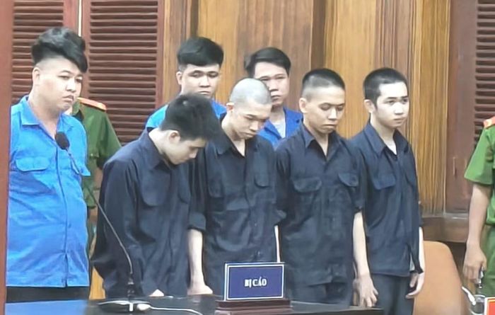 Các bị cáo tại phiên tòa.