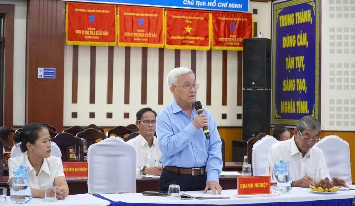 Đại diện doanh nghiệp phát biểu, kiến nghị tháo gỡ khó khăn tại hội nghị đối thoại với lãnh đạo tỉnh An Giang