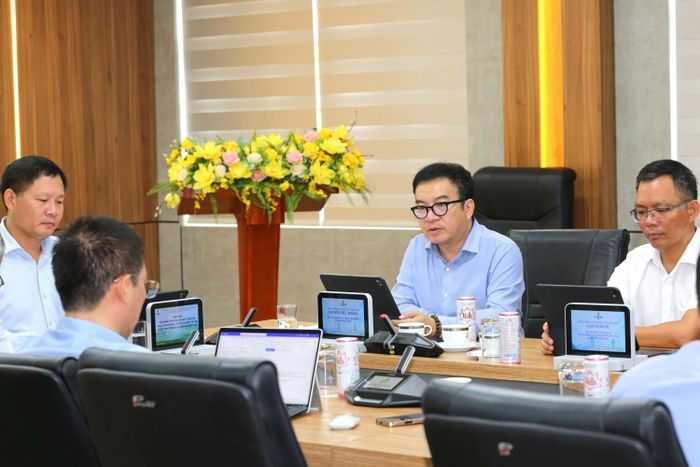 Tổng Giám đốc BSR Nguyễn Việt Thắng nhấn mạnh việc tiếp tục kiện toàn tổ chức, nhân sự. Đồng thời, yêu cầu các đơn vị, ban chức năng BSR cần có các nhiệm vụ cụ thể, xác định rõ yêu cầu về việc thực hiện nhiệm vụ, kế hoạch liên quan đến nghiên cứu KHCN, ĐMST và CĐS tại BSR.