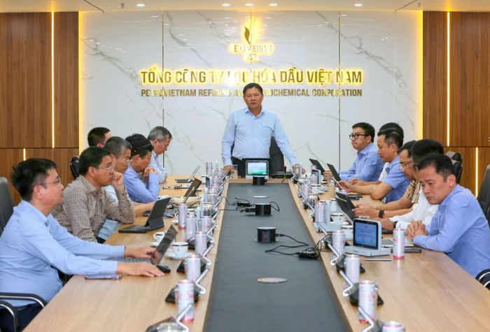 Ông Bùi Ngọc Dương - Chủ tịch HĐQT, Trưởng Ban Chỉ đạo phát triển KHCN, ĐMST và CĐS BSR phát biểu yêu cầu triển khai thực hiện các kế hoạch đã đề ra với nguyên tắc "rõ người, rõ việc, rõ trách nhiệm, rõ tiến độ, rõ sản phẩm".