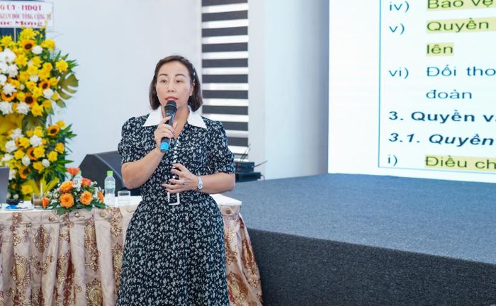  TS. Luật sư Đỗ Ngân Bình - Giảng viên cao cấp Trường Đại học Luật Hà Nội trình bày tại hội thảo. 