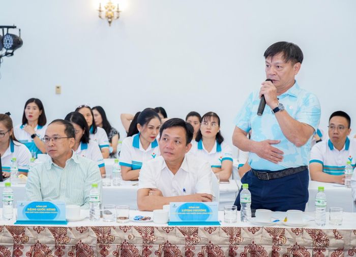  Các đại biểu thảo luận tại hội thảo. 