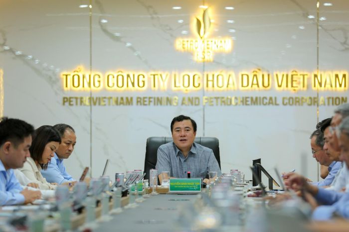 Thứ trưởng Bộ Công Thương Nguyễn Sinh Nhật Tân đánh giá cao những nỗ lực của BSR, BSR-BF và các đối tác trong việc khôi phục hoạt động của Nhà máy Nhiên liệu sinh học Dung Quất.