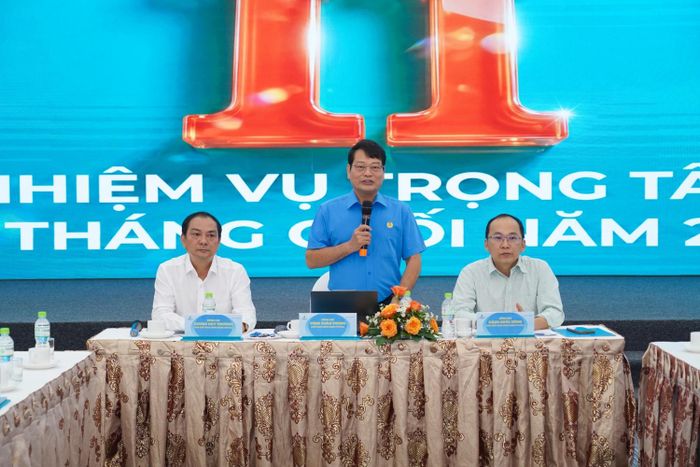 Đồng chí Tống Xuân Phong - Chủ tịch Công đoàn PVFCCo - Phú Mỹ - phát biểu kết luận tại hội nghị.