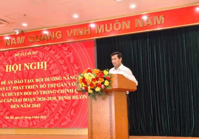 Thứ trưởng Bộ Xây dựng Nguyễn Tường Văn phát biểu khai mạc và chủ trì hội nghị.