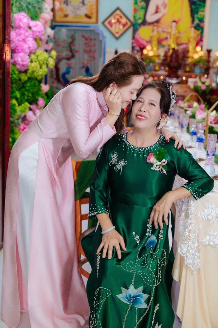 Huyền vui khi mẹ tìm được hạnh phúc 