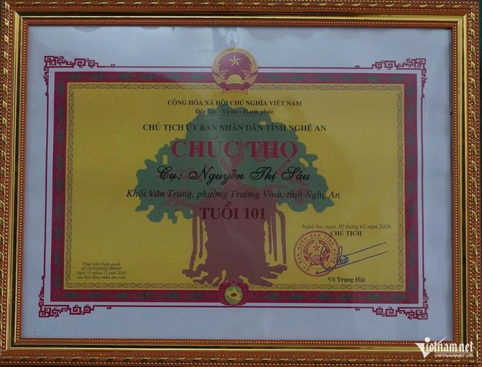 Chủ tịch UBND tỉnh Nghệ An chúc thọ cụ Sáu ở tuổi 101