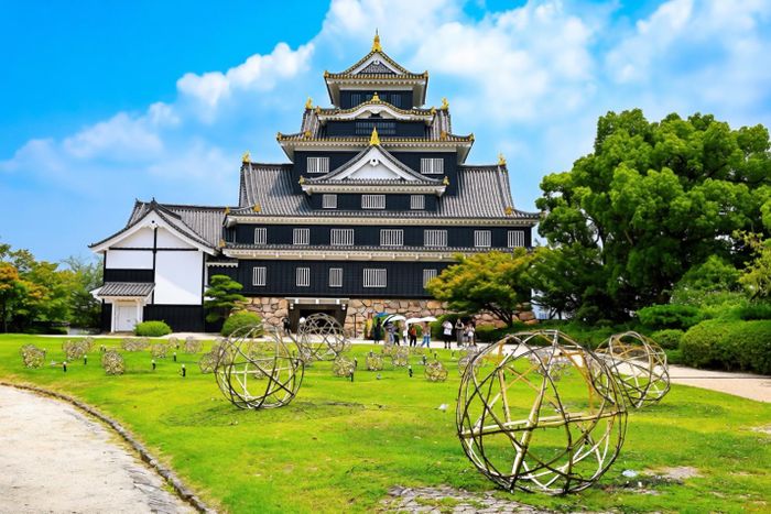Lâu đài Quạ Đen nổi tiếng Okayama