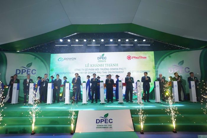 Nghi thức cắt băng khánh thành Nhà máy DPEC.