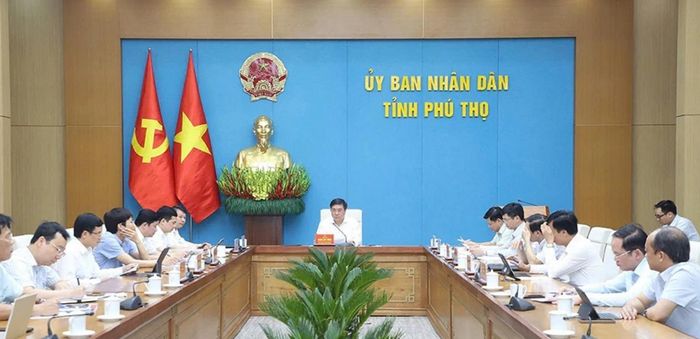 Chủ tịch UBND tỉnh Phú Thọ Trần Duy Đông chủ trì cuộc họp nghe Sở Giáo dục và Đào tạo báo cáo về công tác biên chế ngành Giáo dục và Đào tạo. Ảnh: Báo Phú Thọ