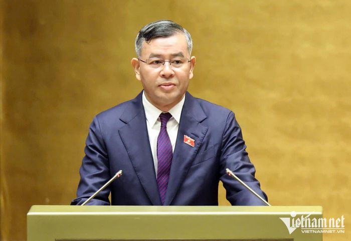Bộ trưởng Tài chính Ngô Văn Tuấn trình bày tờ trình