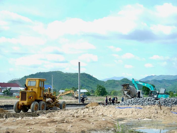 Các địa phương đang phấn đấu hoàn thành việc di dời các hộ dân khỏi khu vực nguy hiểm trước mùa mưa bão năm 2026. Ảnh: Ngọc Thu