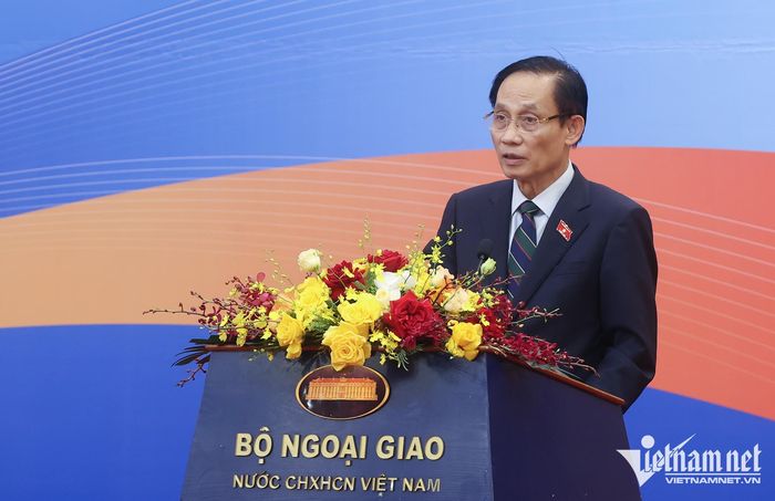 Bộ trưởng Ngoại giao Lê Hoài Trung