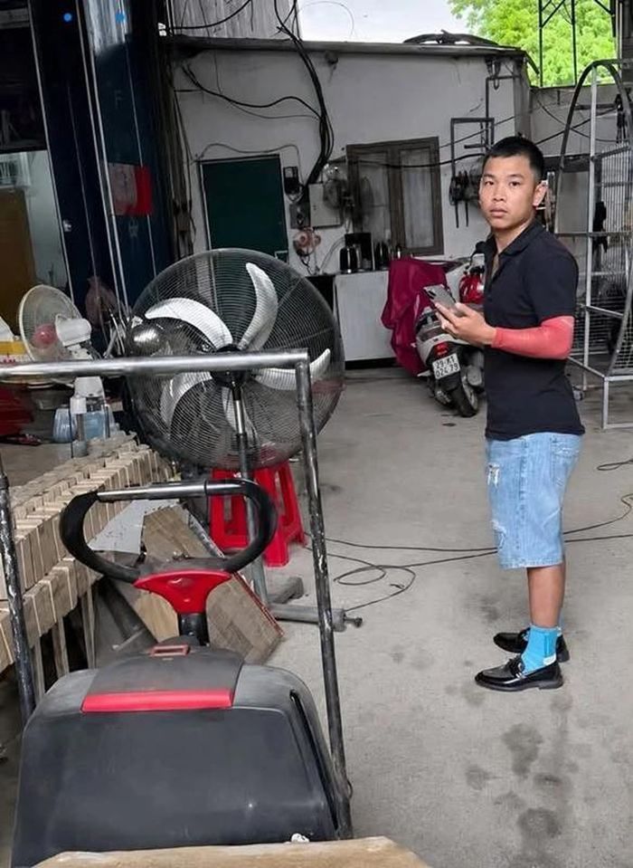  Đối tượng Khánh Sky tìm đến xưởng của Vua Quạt tại xã Tam Giang, tỉnh Bắc Ninh.