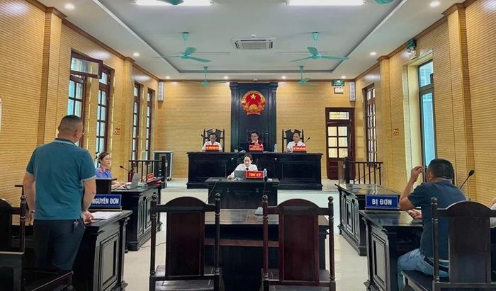Quang cảnh phiên tòa.