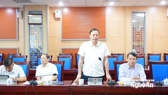 Đồng chí Chu Đức Thái - Trưởng ban Văn hóa - Xã hội Hội đồng nhân dân tỉnh phát biểu tại cuộc làm việc.