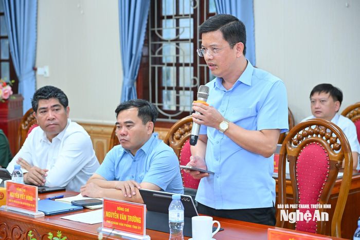 Đồng chí Nguyễn Văn Trường - Phó Chánh Văn phòng Tỉnh ủy phát biểu tại cuộc làm việc. Ảnh: Thành Cường