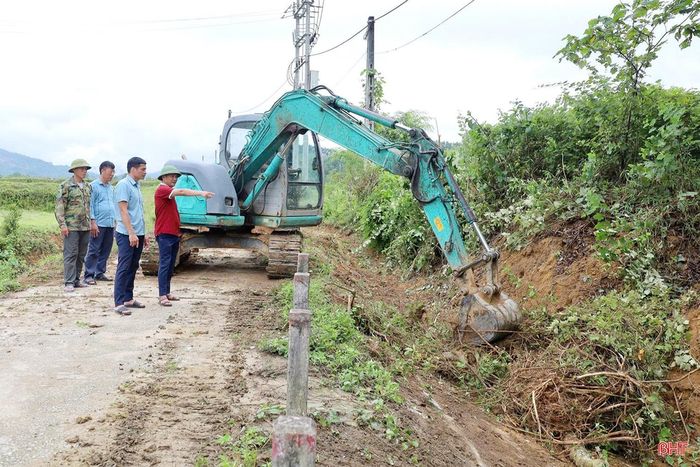  Ông Nguyễn Đình Cát - Trưởng thôn Kim Thịnh cho biết: “Sau khi kiện toàn tổ chức, ban cán sự thôn đã họp thống nhất kế hoạch, phân công nhiệm vụ cụ thể cho các đoàn thể và từng thành viên. Nhờ làm tốt công tác tuyên truyền, vận động nên người dân tham gia rất đông ngay từ ngày đầu ra quân. Thời gian tới, thôn sẽ tiếp tục duy trì các ngày công lao động để hoàn thành các phần việc theo kế hoạch". 
