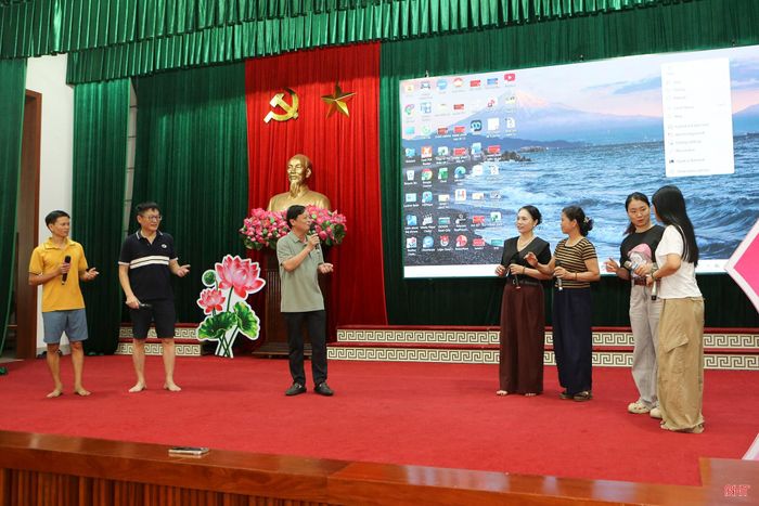 Các diễn viên đội thi phường Thành Sen tích cực tập luyện, sẵn sàng tham dự liên hoan.