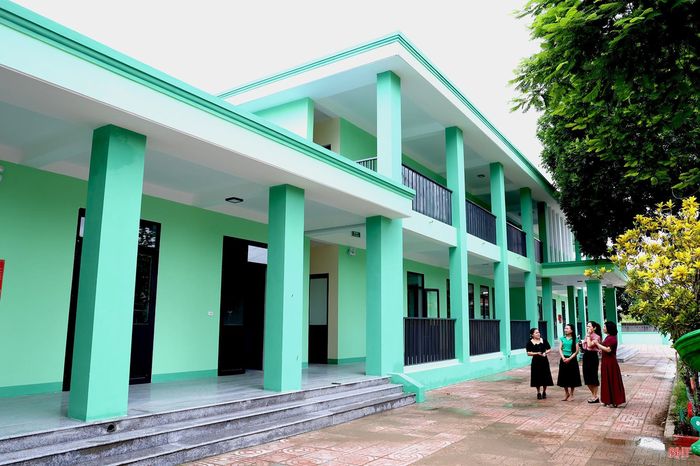 Khối nhà 2 tầng tại Trường Mầm non Hương Long đã hoàn thành, sẵn sàng đưa vào sử dụng từ đầu năm học mới.