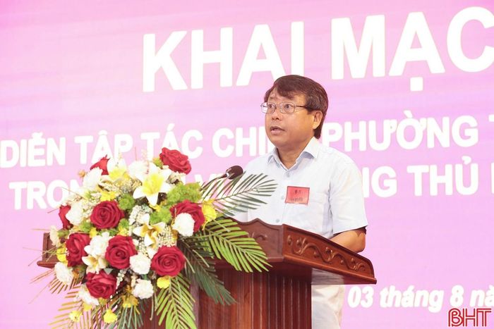 Đồng chí Dương Tất Thắng - Phó Chủ tịch Thường trực HĐND tỉnh phát biểu tại buổi khai mạc.