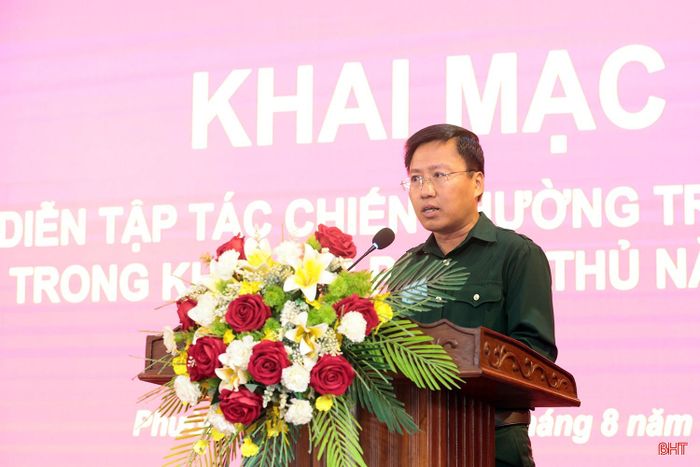 Đồng chí Phạm Hùng Cường - Bí thư Đảng ủy, Chủ tịch HĐND phường Trần Phú phát biểu khai mạc diễn tập.