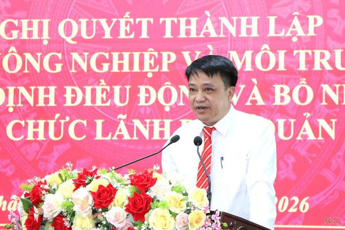 Ông Biện Văn Thanh - Phó Trưởng phòng Nông nghiệp và Môi trường phường Thành Sen phát biểu nhận nhiệm vụ.