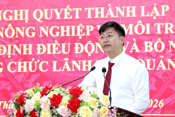 Chủ tịch UBND phường Thành Sen Nguyễn Văn Chung phát biểu giao nhiệm vụ.