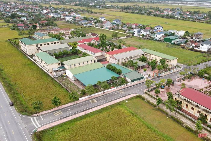 Các trường học được đánh giá là địa điểm an toàn, đảm bảo cho người dân tránh trú mưa bão, ngập lụt.