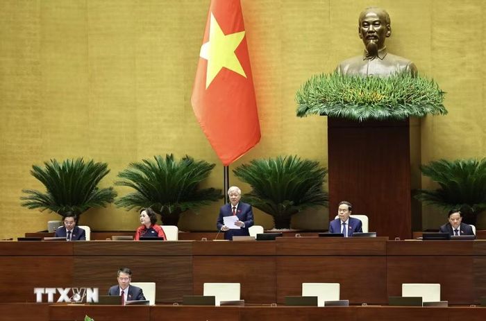 Phó Chủ tịch Thường trực Quốc hội Đỗ Văn Chiến điều hành phiên họp. (Ảnh: Minh Đức/TTXVN)