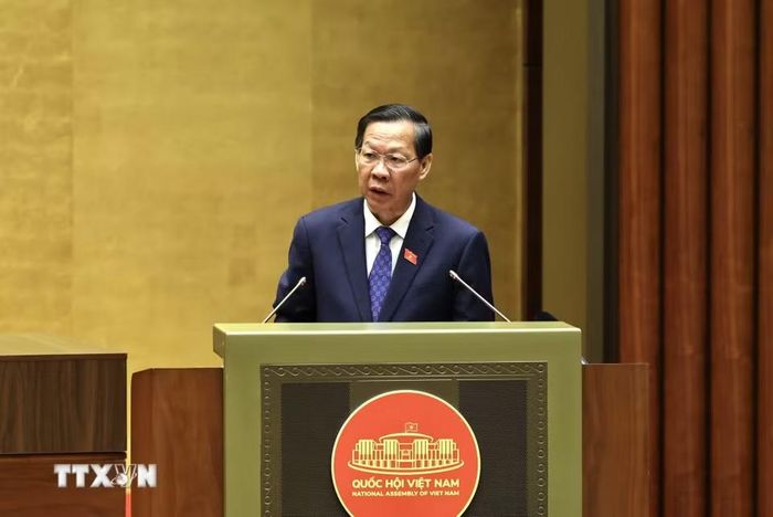 Chủ nhiệm Ủy ban Kinh tế và Tài chính của Quốc hội Phan Văn Mãi trình bày Báo cáo thẩm tra về một số dự án Luật. (Ảnh: Minh Đức/TTXVN)