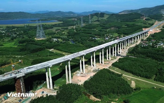 Bộ Tài chính đã tổng hợp các khó khăn, vướng mắc chính ảnh hưởng đến tỷ lệ giải ngân vốn đầu tư công trong bảy tháng qua thành năm nhóm vấn đề. (Ảnh: Quốc Khánh/Vietnam+)