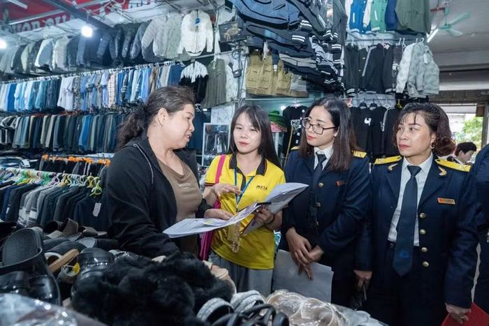 Quy định hiện hành hoàn toàn không bắt buộc hộ kinh doanh phải thực hiện ghi chép thủ công trên sổ giấy. (Ảnh: Vietnam+)