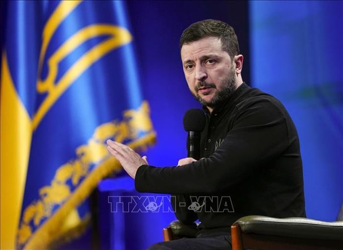 Tổng thống Ukraine Volodymyr Zelensky phát biểu tại cuộc họp báo ở Kiev. Ảnh tư liệu: Kyodo/TTXVN