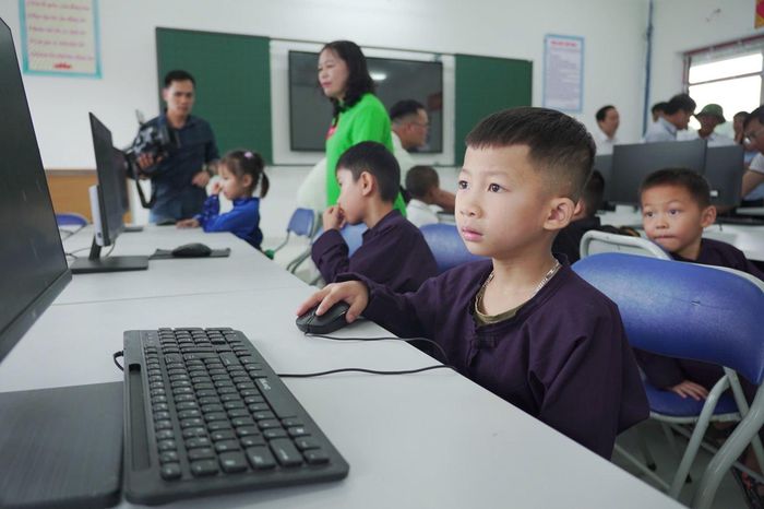Vận hành thử nghiệm Trường Phổ thông nội trú Tiểu học và Trung học cơ sở Trà Lĩnh (Cao Bằng). Đây là trường học đầu tiên tổ chức vận hành thử nghiệm trong 11 công trình xây dựng trường nội trú liên cấp tại các xã biên giới trên địa bàn tỉnh giai đoạn 1. Ảnh: Chu Hiệu/TTXVN