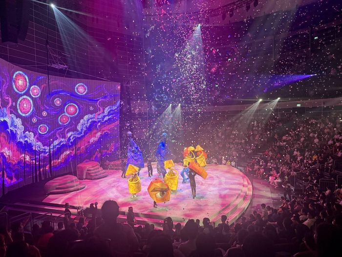 Không gian biểu diễn hiện đại của vở diễn "Mơ Show" do Trung tâm Nghệ thuật TP Hồ Chí Minh thực hiện đang thu hút sự quan tâm lớn của khán giả.