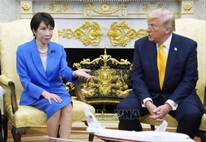 Tổng thống Mỹ Donald Trump (phải) hội đàm với Thủ tướng Nhật Bản Sanae Takaichi ở Washington DC., ngày 19/3/2026. Ảnh: Kyodo/TTXVN