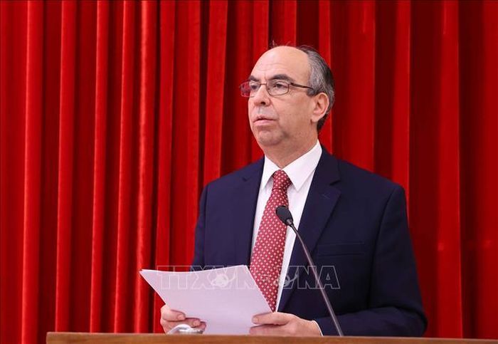 Đại sứ Cuba tại Việt Nam Rogelio Polanco phát biểu tại hội thảo. Ảnh: Văn Điệp/TTXVN