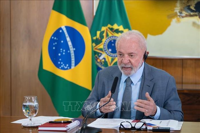 Tổng thống Brazil Lula da Silva trả lời phỏng vấn báo chí tại Brasilia. Ảnh tư liệu: THX/TTXVN