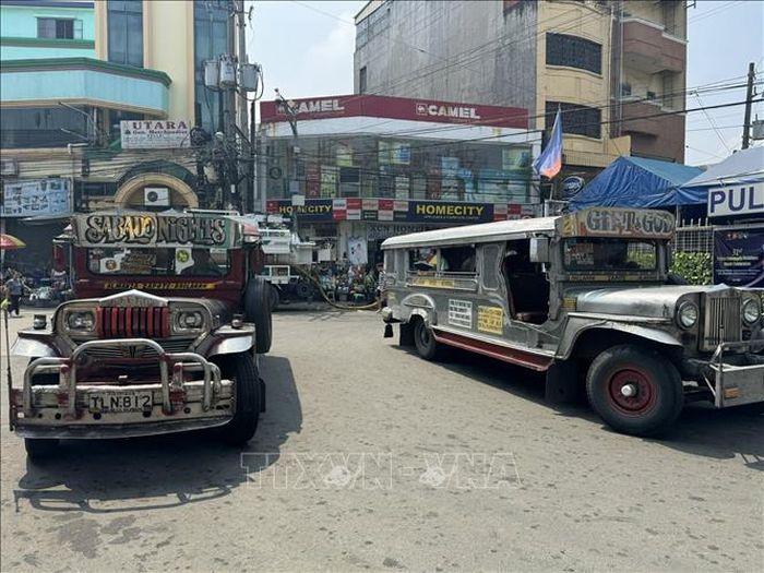 Jeepney là phương tiện phổ biến ở khu vực nhà thờ Baclaran.